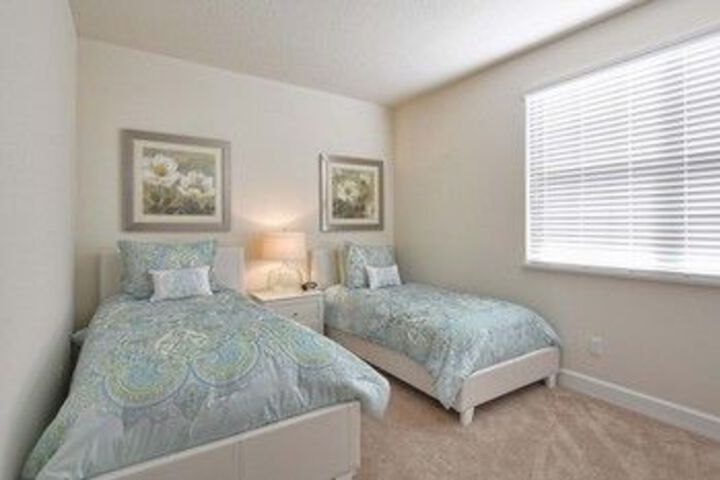Room 10 of 26