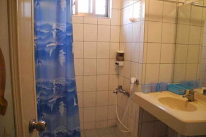 Room 2 of 43