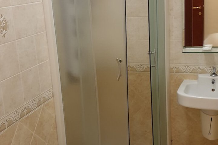 Room 14 of 28
