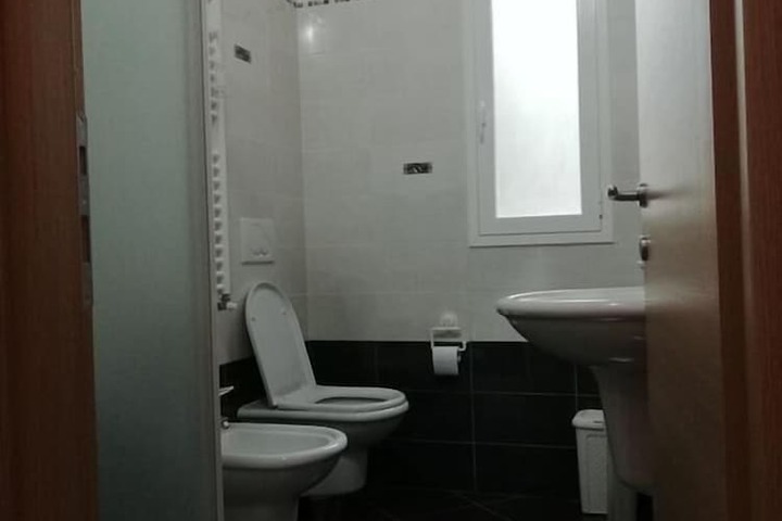 Room 12 of 18
