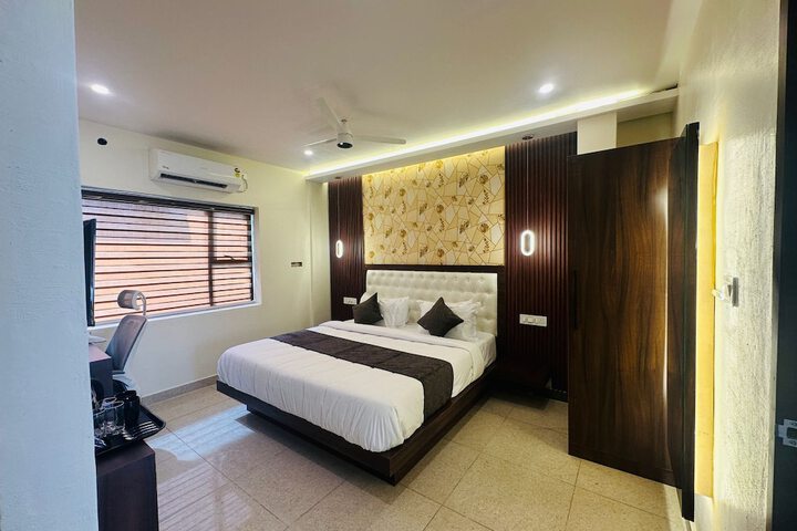 Room 13 of 30