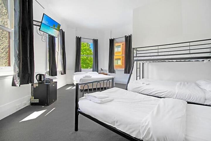 Room 2 of 38