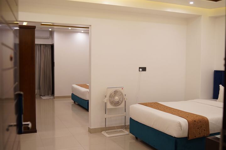 Room 9 of 76