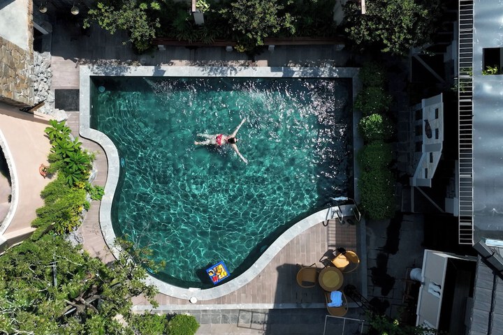 Pool 21 of 27