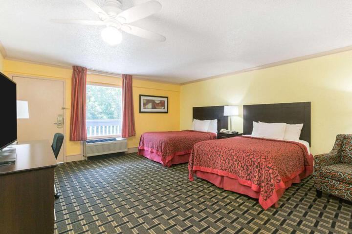 2 Double Beds (3 of 3)