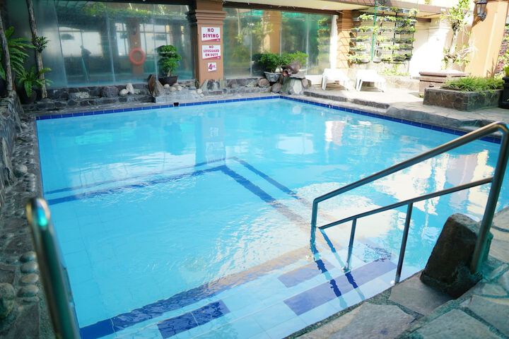 Hotel Pool