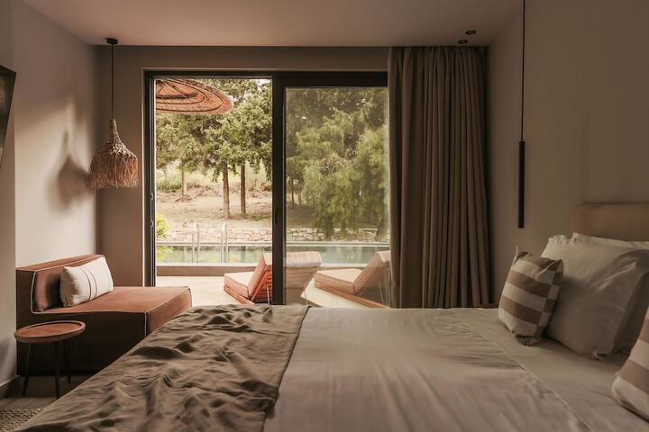 Room 35 of 221