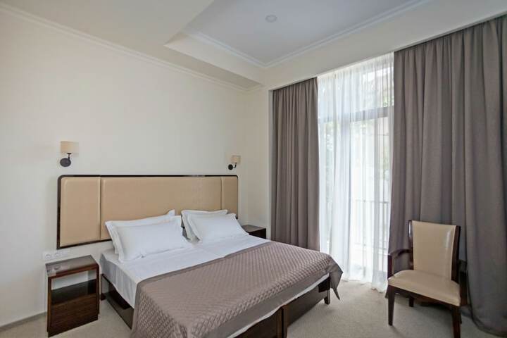 Room 14 of 33