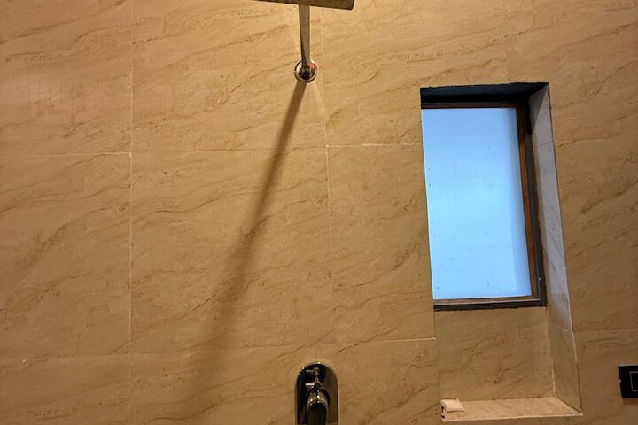Room 2 of 22