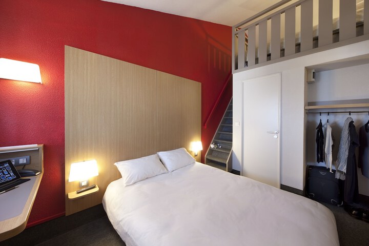 Room 6 of 43