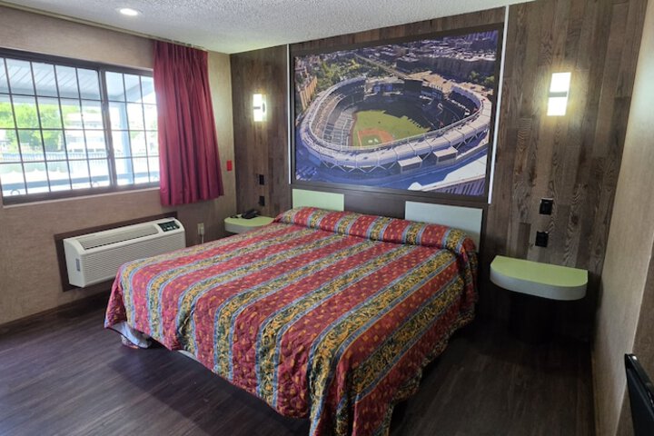 Room 8 of 24