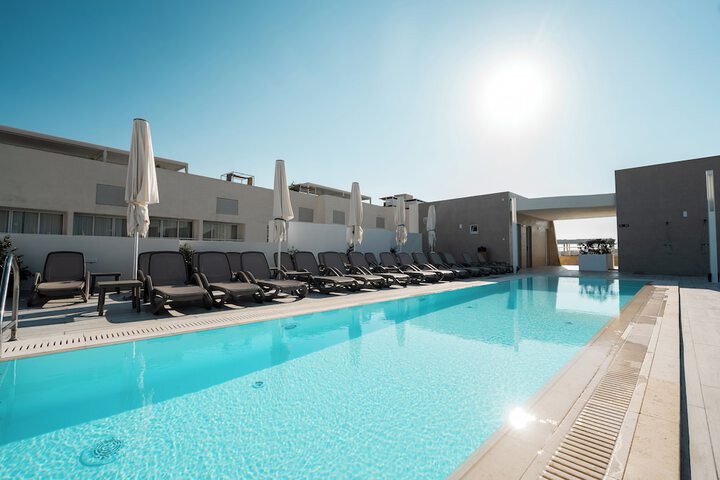 Hotel with Pool