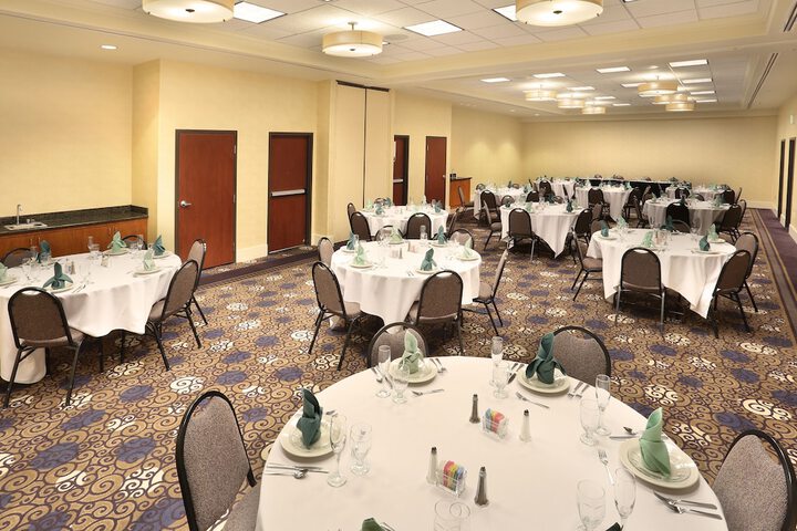 Ballroom/Hall 34 of 46