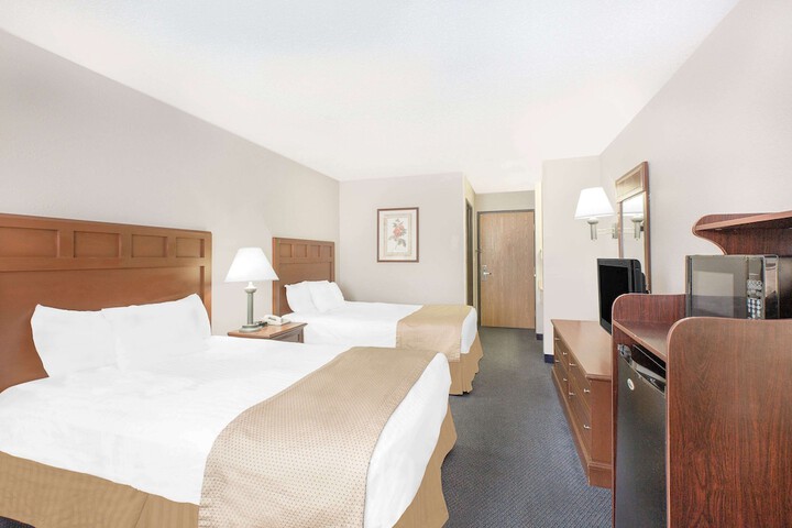 2 Double Beds (1 of 3)