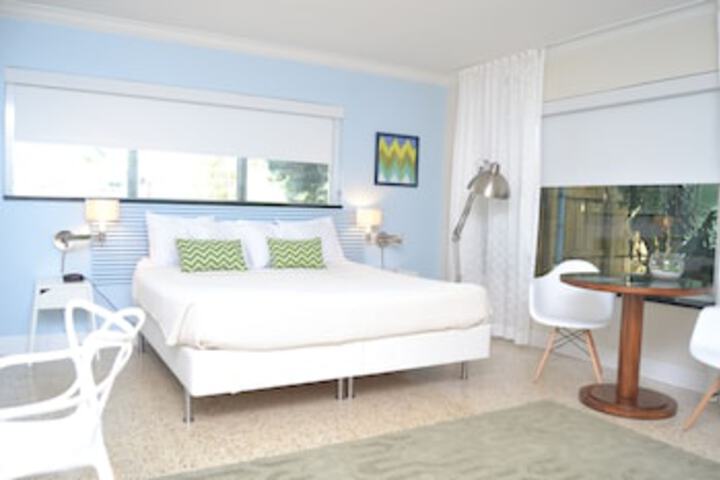 Room 28 of 120