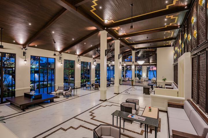 Entrance & Lobby