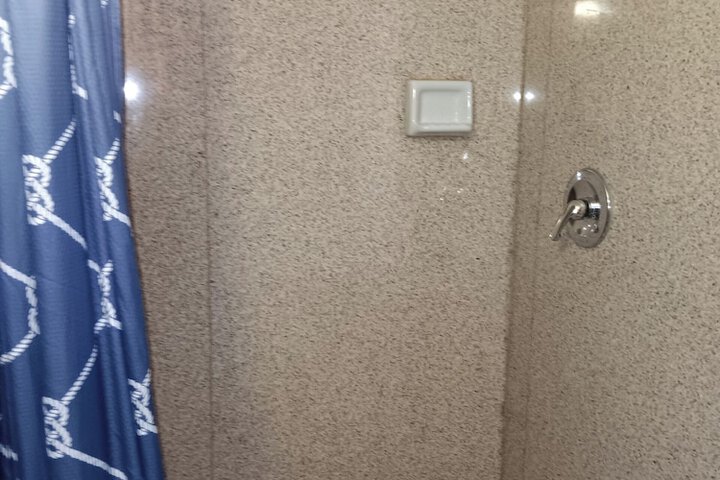 Room 6 of 10