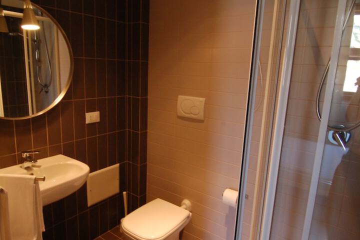 Room 14 of 33