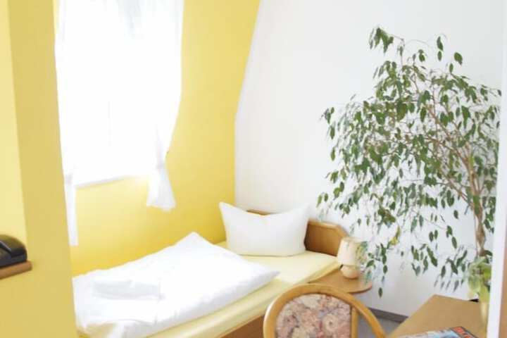 Room 16 of 39