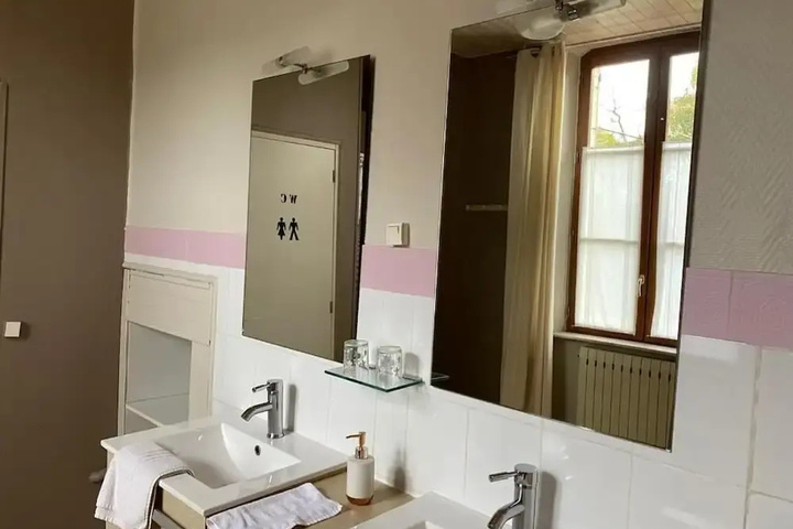 Room 10 of 22