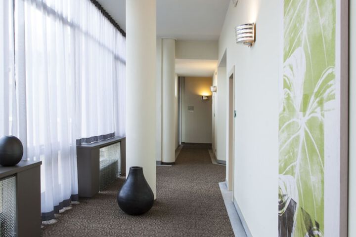 Ballroom/Hall 27 of 29