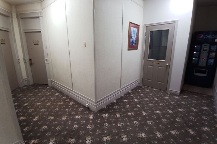 Ballroom/Hall 30 of 33