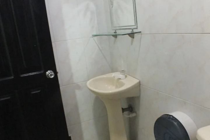 Room 8 of 19