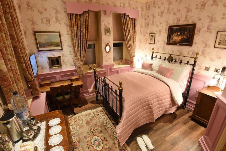Room 9 of 42
