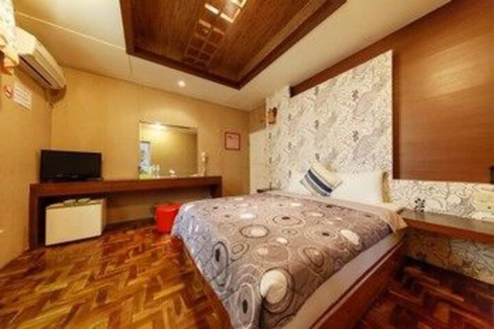 Room 16 of 40