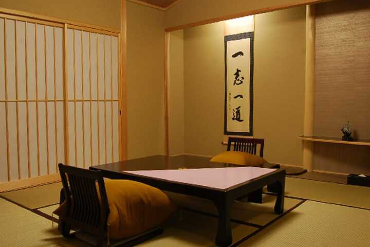 Room 30 of 77