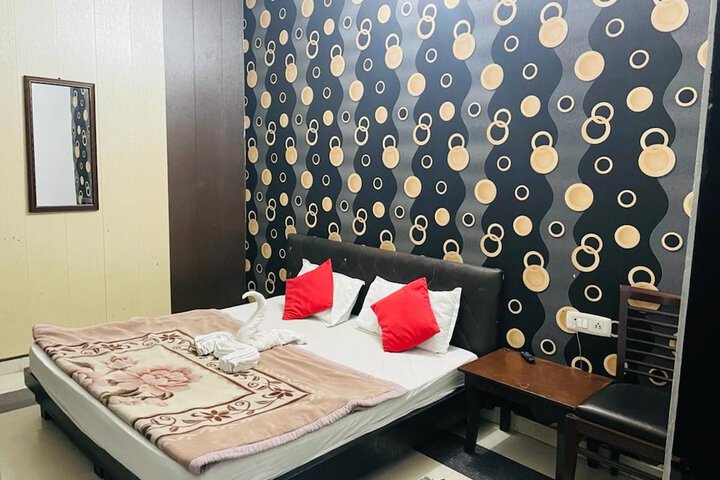 Room 7 of 16