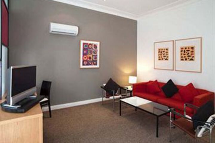 Room 5 of 8