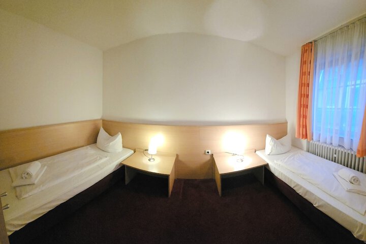 Room 34 of 96