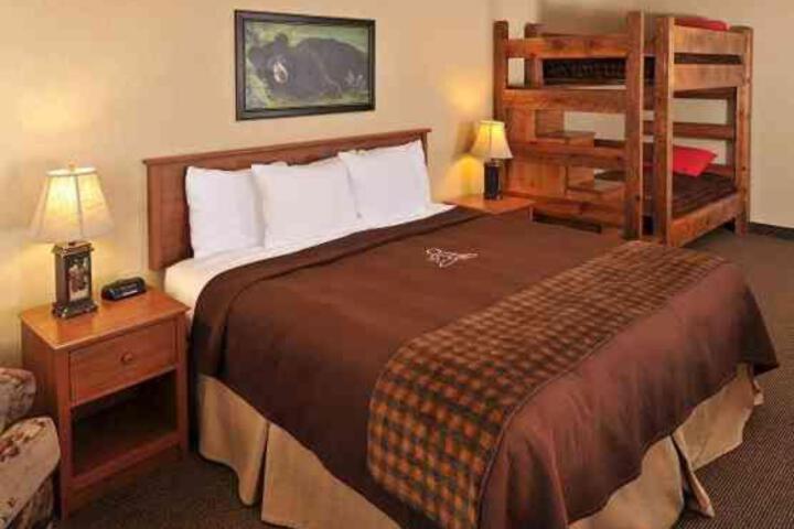 2 Double Beds (12 of 12)