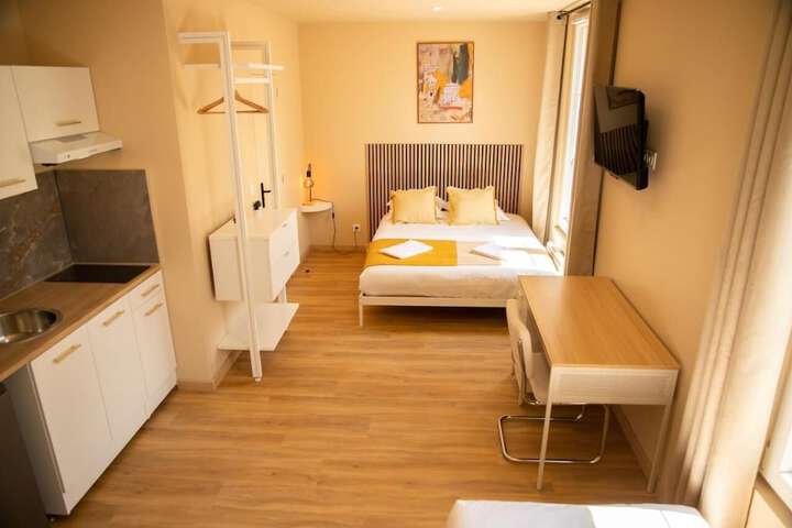 Room 6 of 12