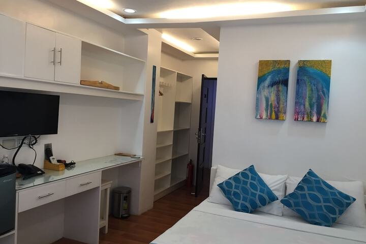 Room 5 of 80