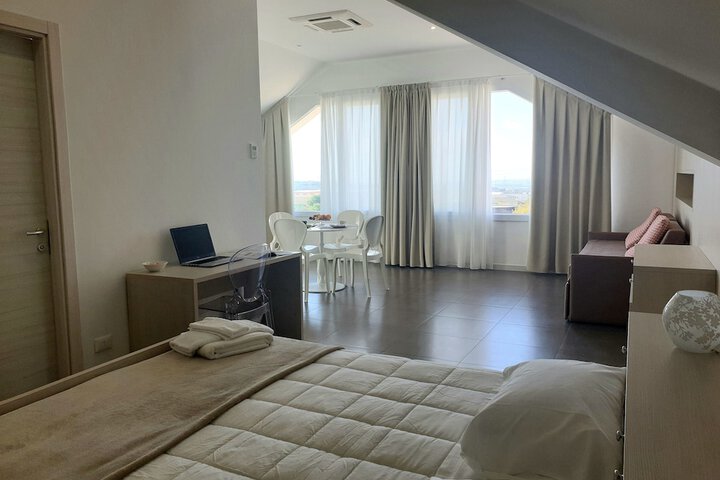Room 11 of 43