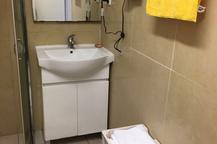 Room 10 of 11