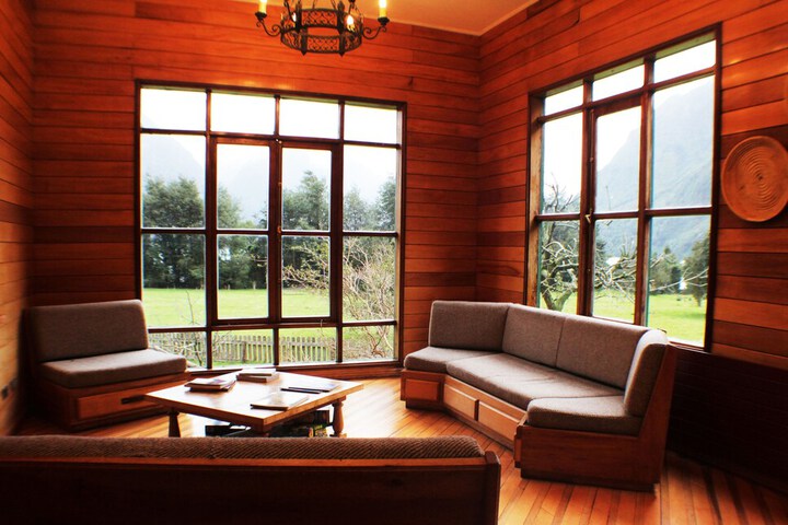 Lounge 60 of 84