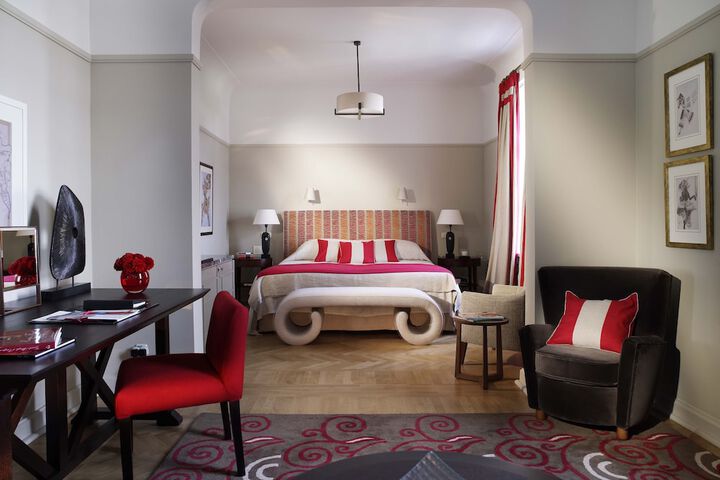 Room 12 of 208