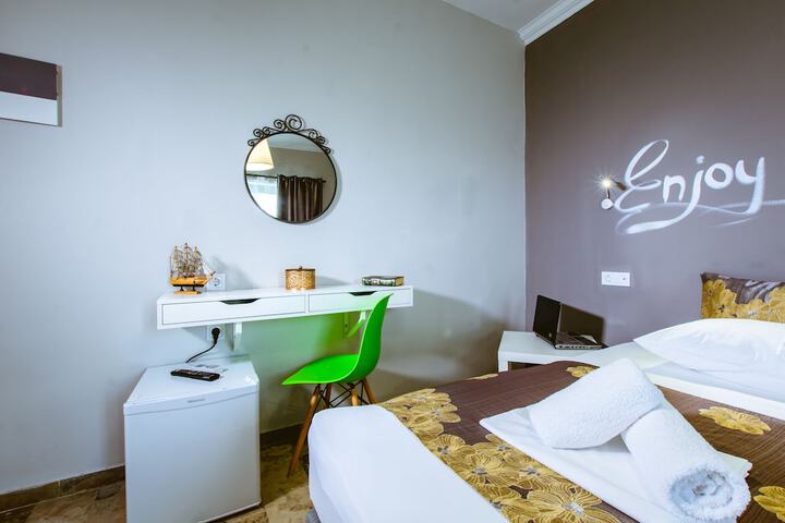 Room 4 of 62
