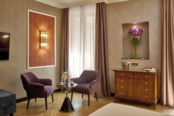 Room 33 of 62