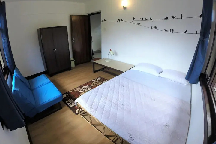 Room 4 of 10