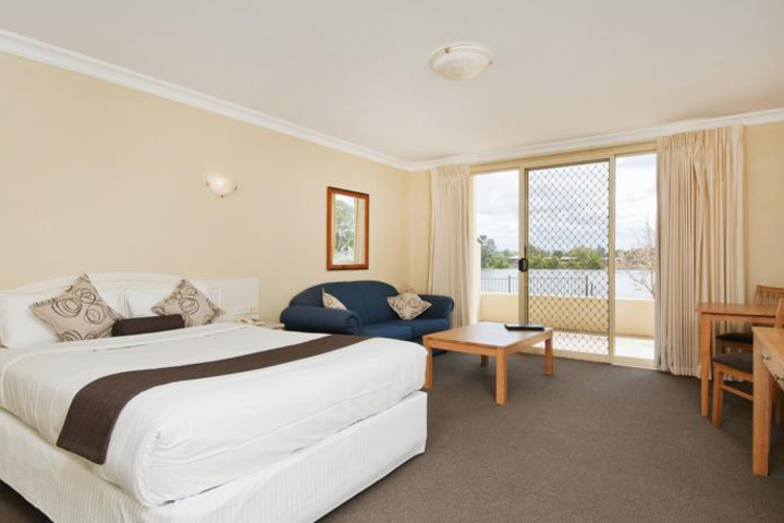 Room 4 of 12