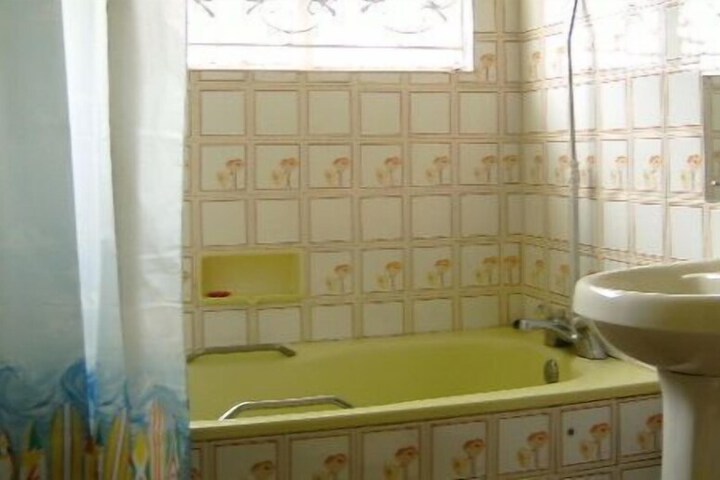 Room 12 of 19