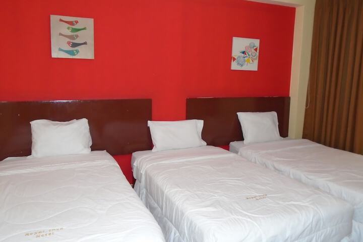 Room 12 of 109