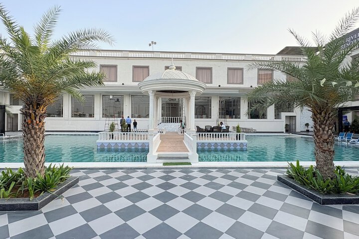 Pool 17 of 28