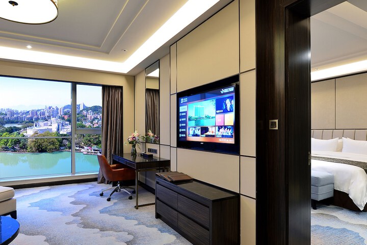 Room 5 of 60