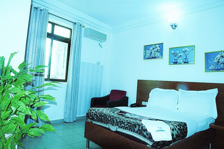 Noblesse Hotel