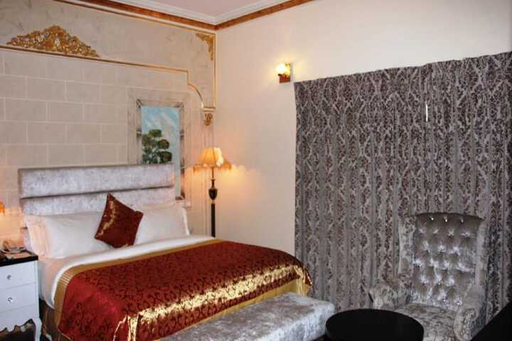Room 8 of 48